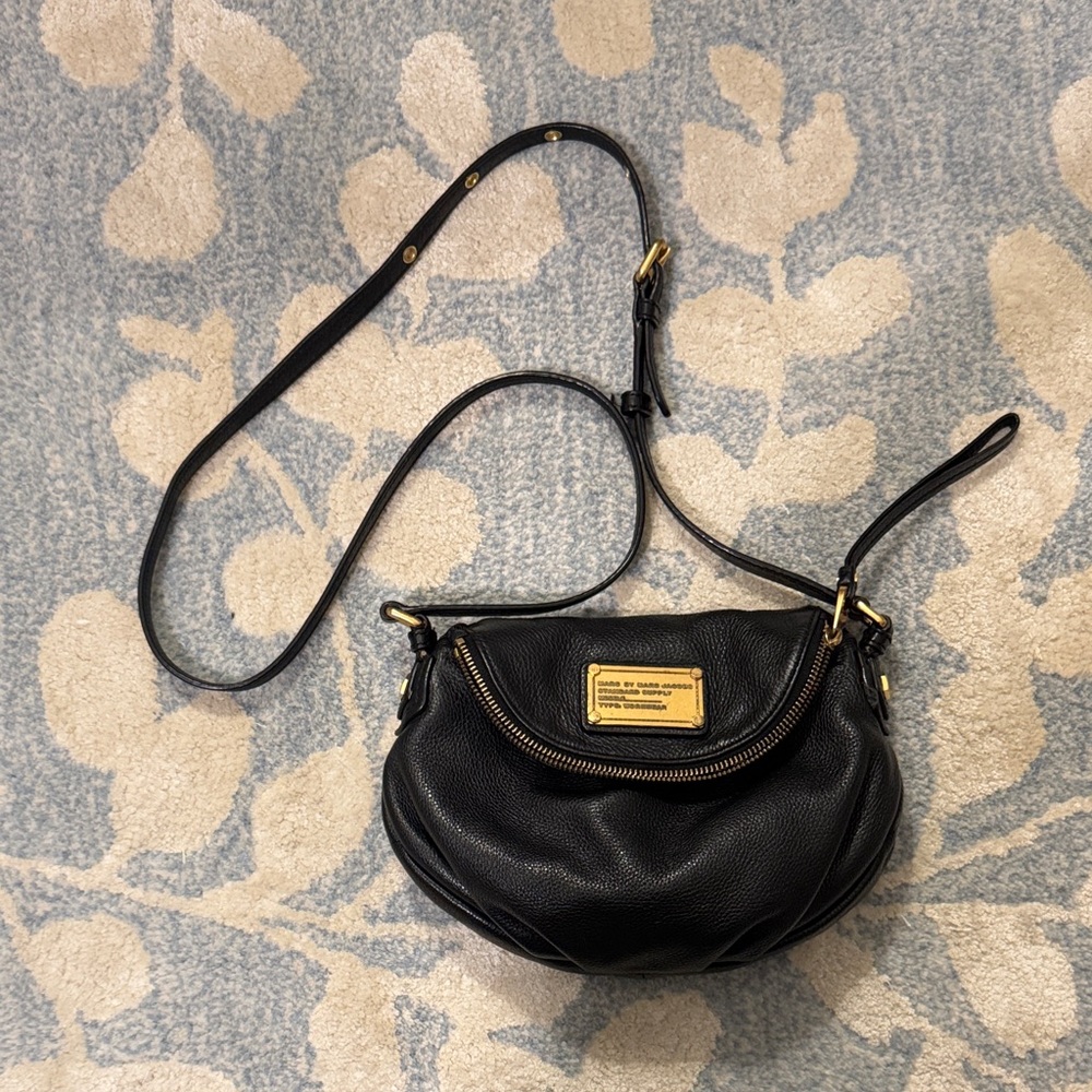 Marc Jacobs - Black Leather Classic Q Natasha Crossbody Bag